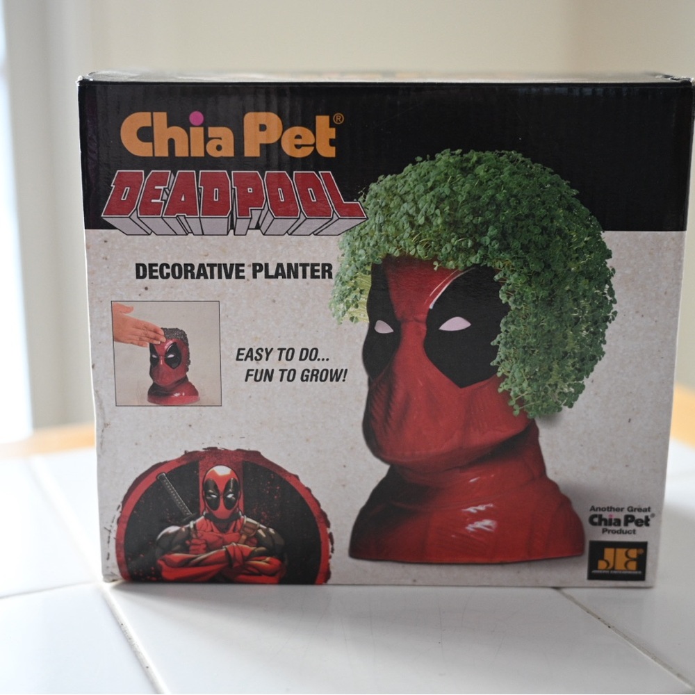 Deadpool Chia Pet Decorative Planter - New & Unused • Marvel 2018 - Picture 7 of 7